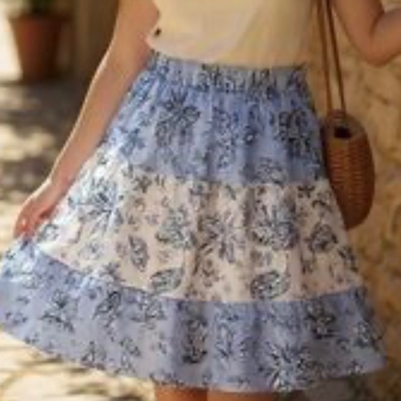 Rachel Zoe Dresses & Skirts - Rachel Zoe Tiered Floral Lined Chiffon Knee Length Blue & White Mini Skirt M